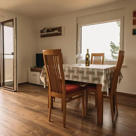 Apartma Hisa Na Ravnah With Hot Tub Pišece