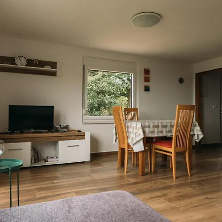 Apartma Hisa Na Ravnah With Hot Tub * Pisece