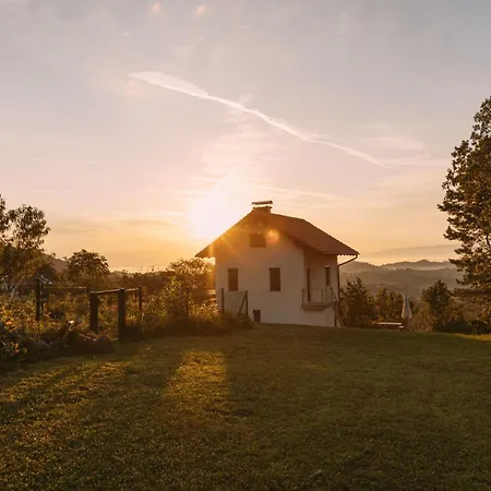 Apartma Hisa Na Ravnah With Hot Tub Pišece