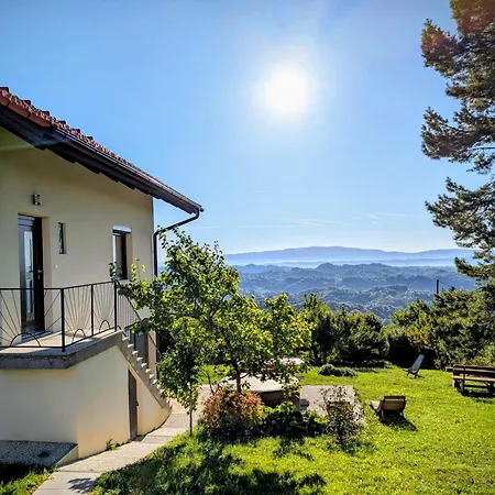 Apartma Hisa Na Ravnah With Hot Tub Pišece