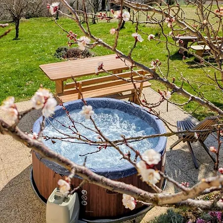 Apartma Hisa Na Ravnah With Hot Tub