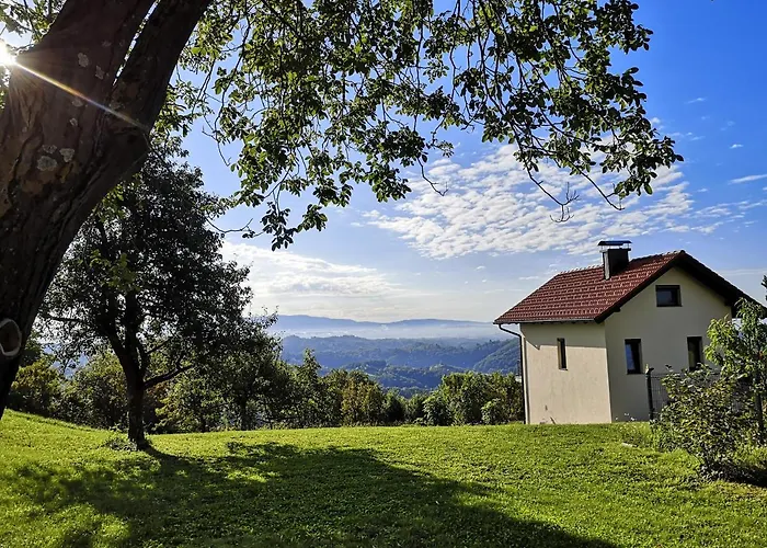 Ferienhaus Apartma Hisa Na Ravnah With Hot Tub Pišece