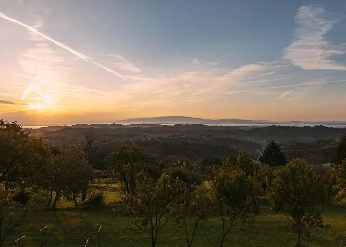 Apartma Hisa Na Ravnah With Hot Tub *