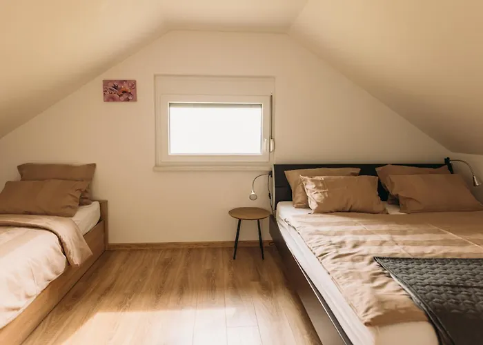 Apartma Hisa Na Ravnah With Hot Tub Prázdninový dům *