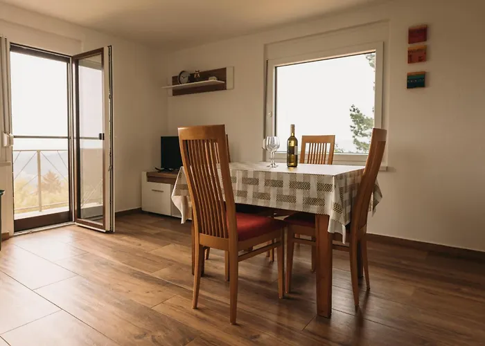 Apartma Hisa Na Ravnah With Hot Tub Pišece