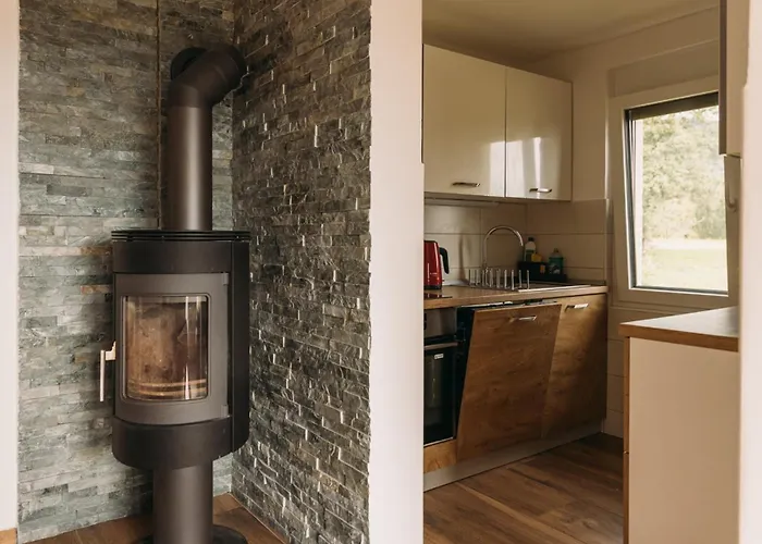 Apartma Hisa Na Ravnah With Hot Tub Ferienhaus