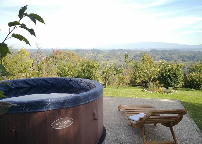 Apartma Hisa Na Ravnah With Hot Tub Pišece